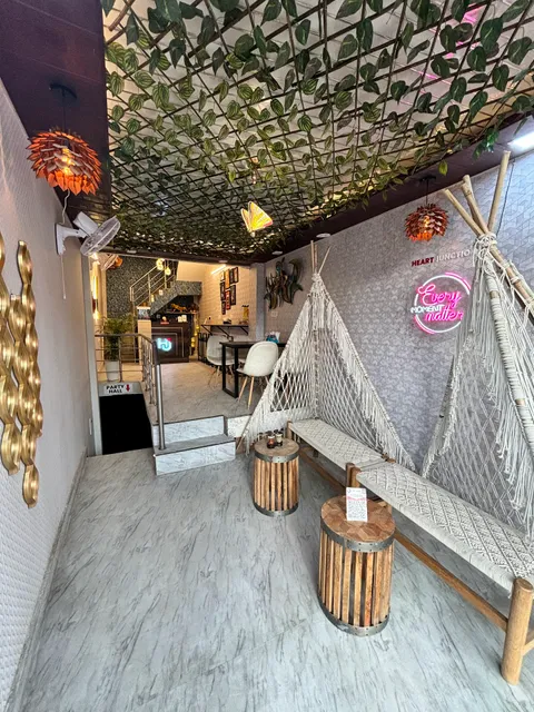 Heart Junction - Best Cafe and Private Dating Setup