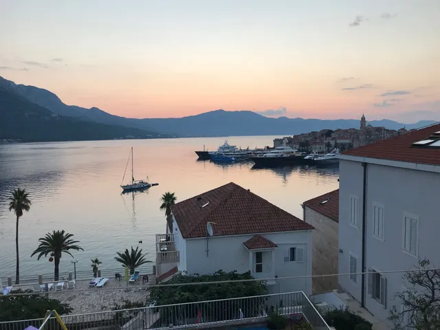 Sea view apartment and room Sessa