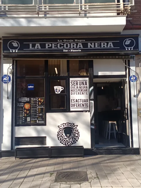 Pizzería La Oveja Negra Aluche.