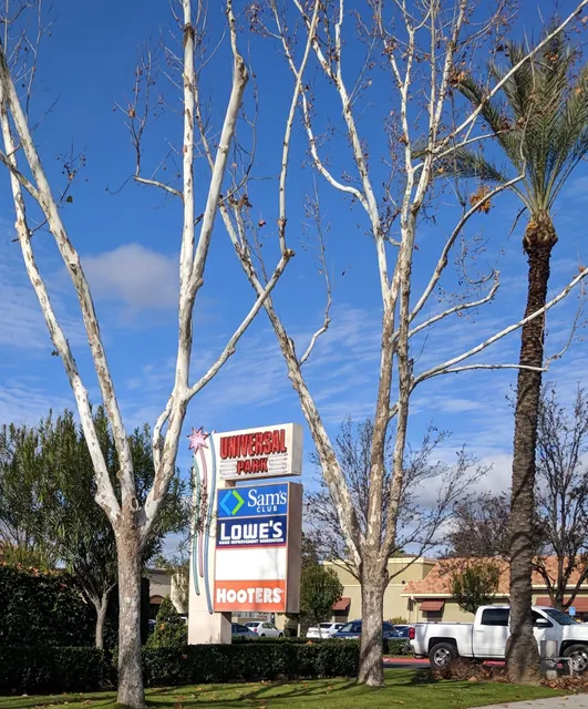 Universal Park Shopping Center