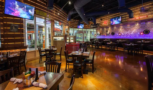 Ford's Garage Estero