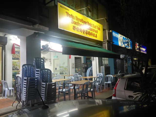 Twin Brother Seafood Restaraunt