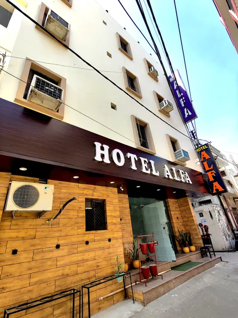 Hotel Alfa - Hotel in Charbagh