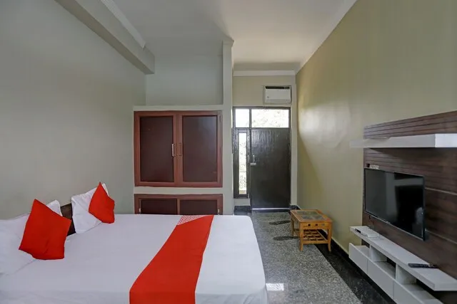 OYO Flagship Akshay Palace Hotel