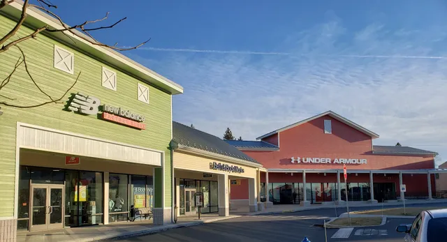 Under Armour Factory House - Tanger Lancaster Outlets