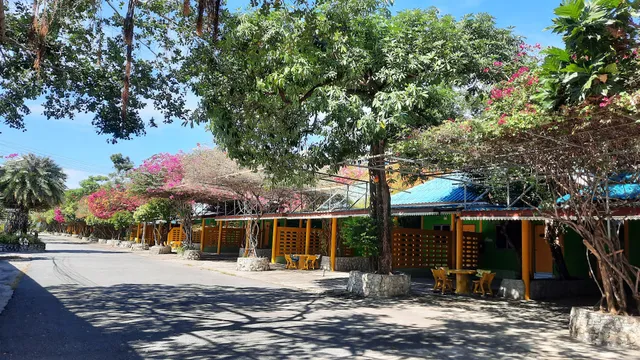 แฝดสามการ์เด้นรีสอร์ท