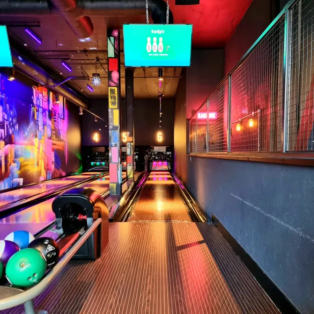 Light - PLAY Bowling