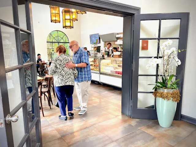 Le Parc-Bonjour, Café Bistro