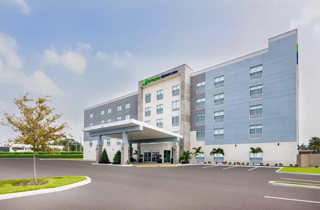 Holiday Inn Express & Suites Tampa Stadium - Airport Area by IHG