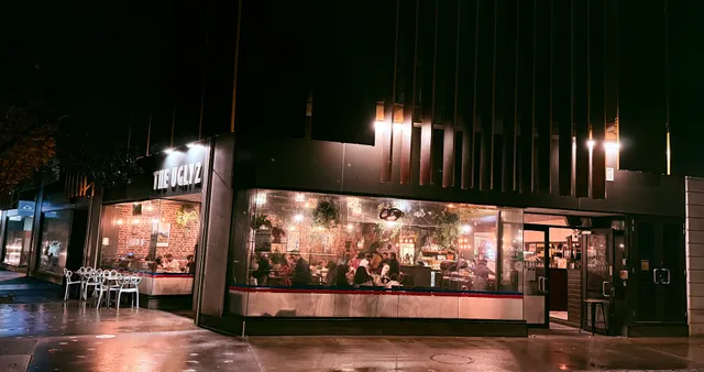 UGLYZ CAFE & BAR