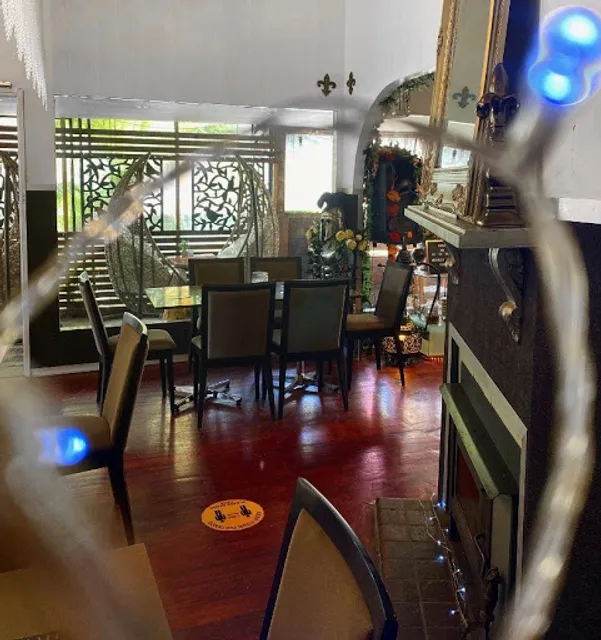 Mango's Nuts Cafe & Restaurant