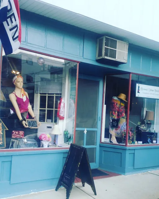 Maxine's Uptown Boutique/Crystals/ Aura & Chakra Reading CCPs/ Metaphisical/Handbags