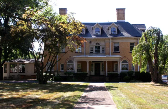 duCret Center of Art