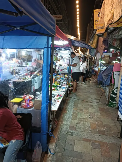 ตลาดคลองถมกลางคืน (Art toy ของเล่น)