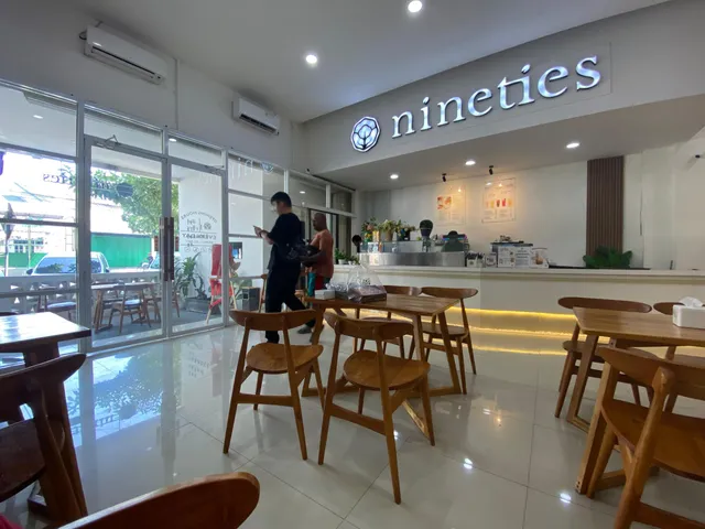 Nineties Salad & Healthy Cafe