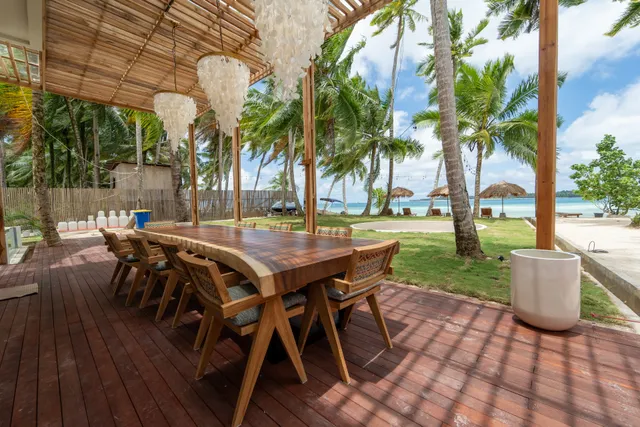 Solid Surf House - Villa Mentawai (Surf Camp Resort)