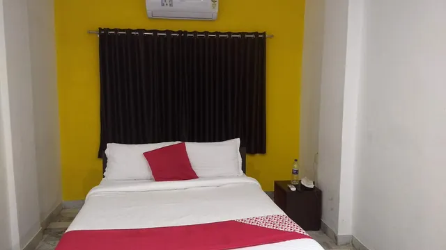 OYO 36010 Hotel Aashiyana