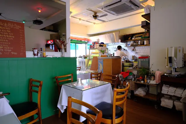 Uncle Bob's pizza and restaurant