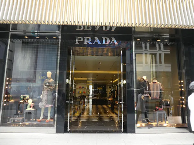 PRADA Ginza Mitsukoshi Store (1F/Bag)