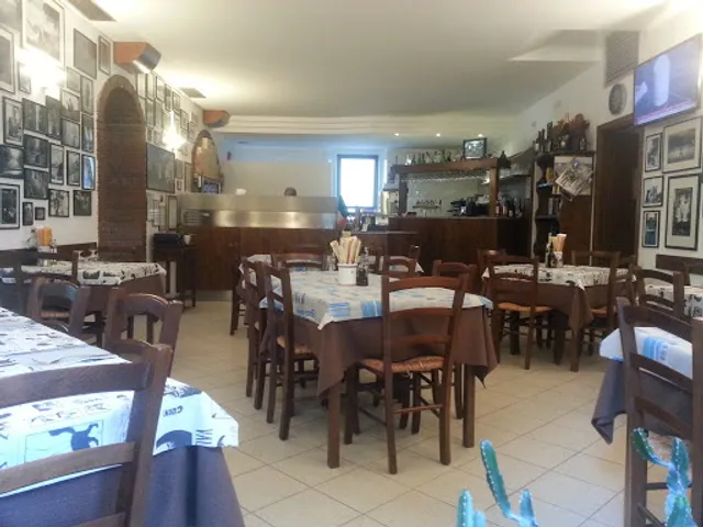 Pizzeria Trattoria La Lampara.