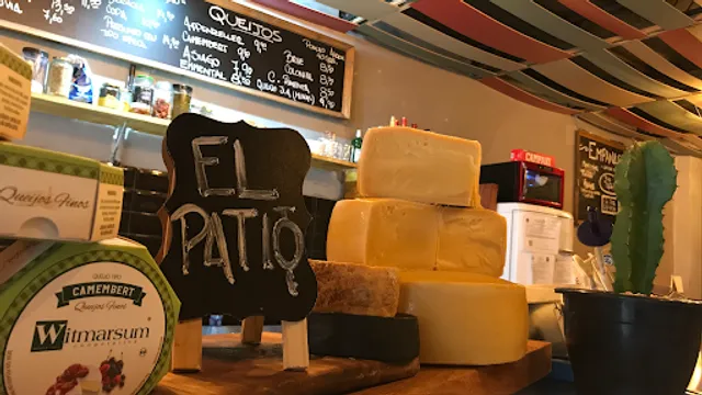 El Patio - Parrilla, Vinos e Empanadas