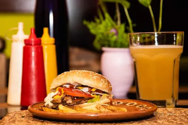 Torombolo la casa de la hamburguesa