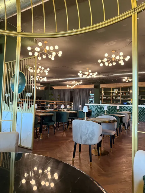 1001 Kitchen & Bar 春港楼