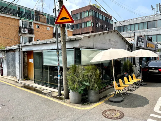 바통 밀 카페 Yongsan coffee baton cafe brunch restaurant カフェ コーヒー