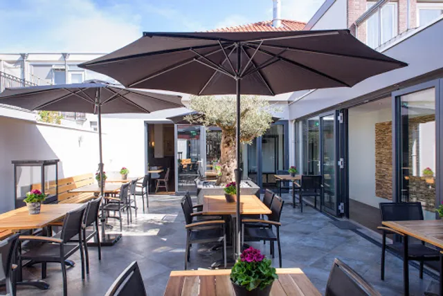 C'est Bon Chez Léon