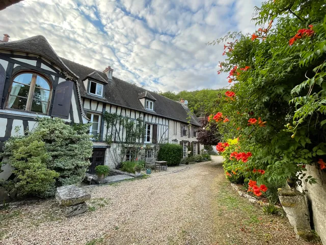 Evergreen Guest House & Café