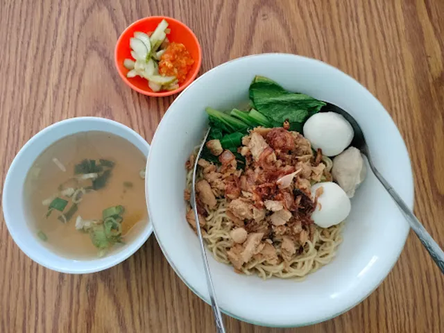 Mie ayam Pangsit Jakarta dan Jamu Dapoer Nona