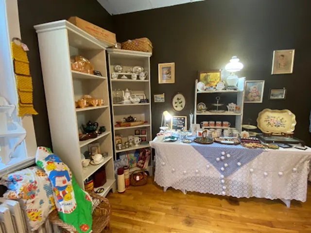 Eastern Tea Bar & Friends (ETBF)