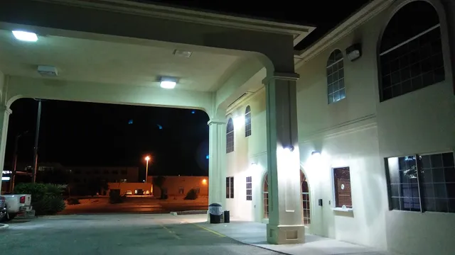 US Travelers Inn & Suites