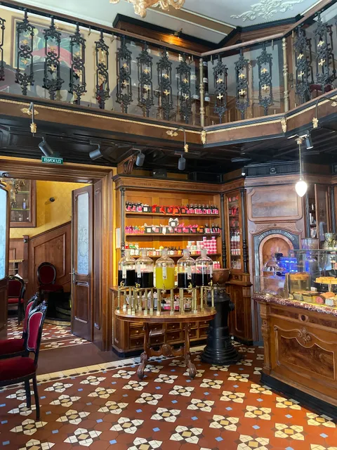 Confectionery-pharmacy Ionic Under the Golden Star