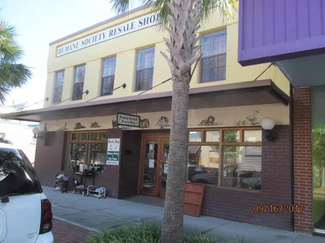 Humane Society of Lake County-Thrift Shop