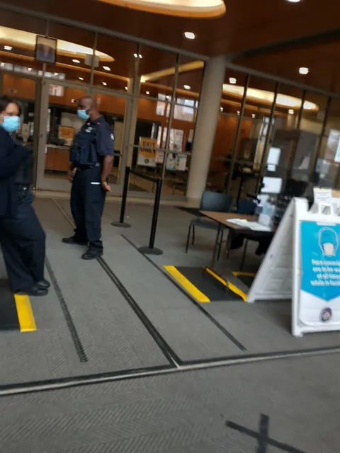 555 W Harrison St Parking