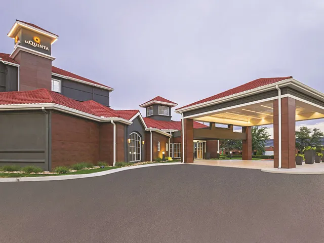 La Quinta Inn & Suites by Wyndham Fort Worth City View