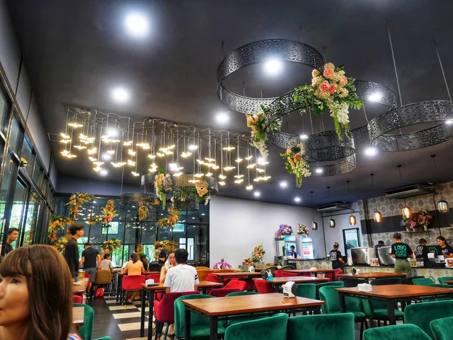 Meemai Cafe & Restaurant