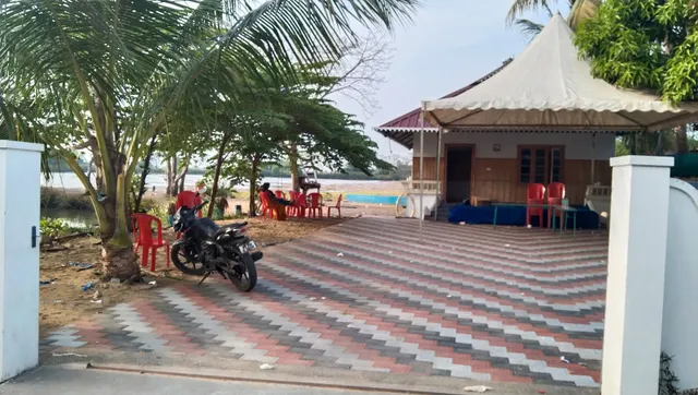 J&J Homestay, Kadamakkudy