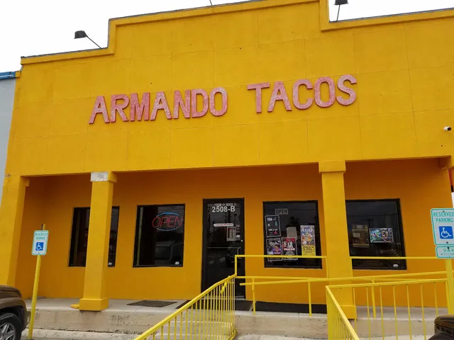 Armando Tacos