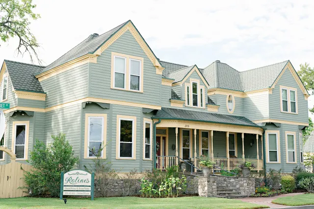 Roline's Guest House & Venue