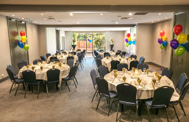 Manningham Hotel & Club