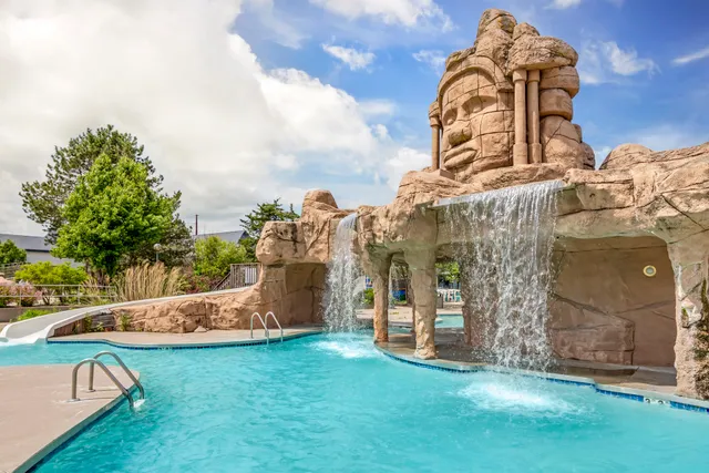Polynesian Hotel & Suites Wisconsin Dells