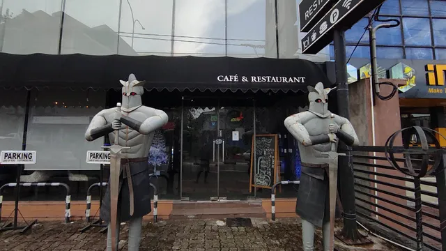 Land of Kings Cafe & Restaurant - Castle Black