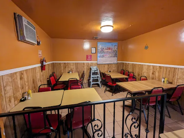 Los Tres Cochinitos Restaurant