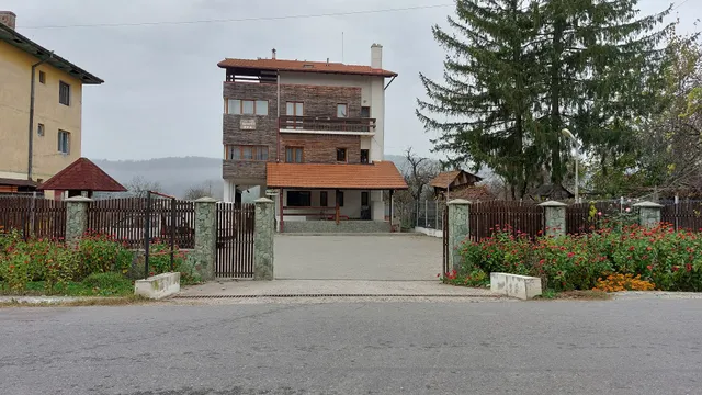 PENSIUNEA ANAIS TETOIU