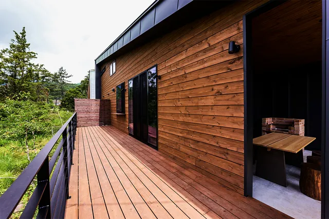 Beds and Dog run - Yamanakako