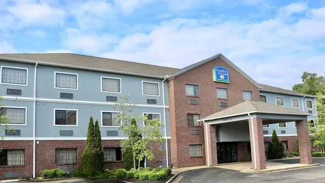 Magnolia Inn & Suites