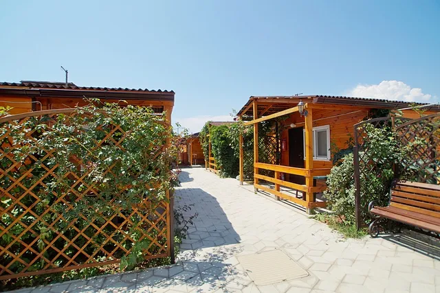 Guest House "Lazurnyi 32"