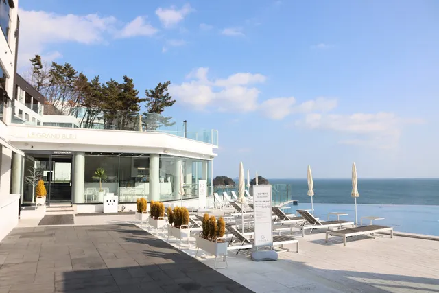 Le Grand Bleu Resort